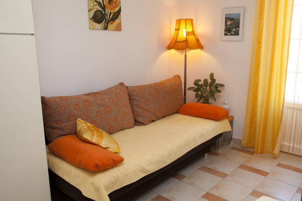 Apartments Marija Vrbnik Ngoại thất bức ảnh