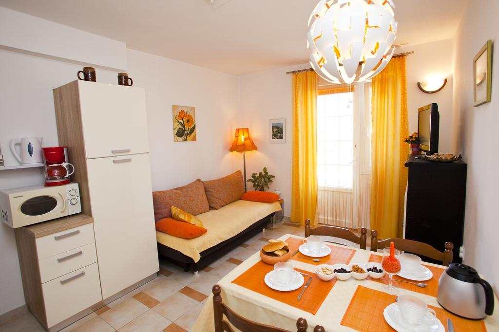 Apartments Marija Vrbnik Ngoại thất bức ảnh