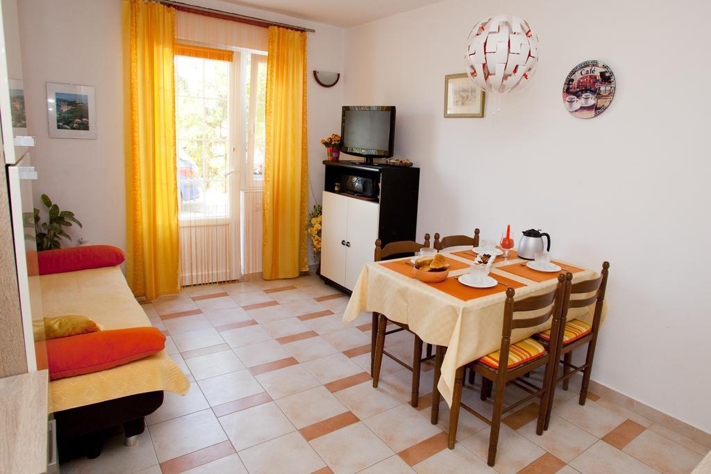 Apartments Marija Vrbnik Ngoại thất bức ảnh