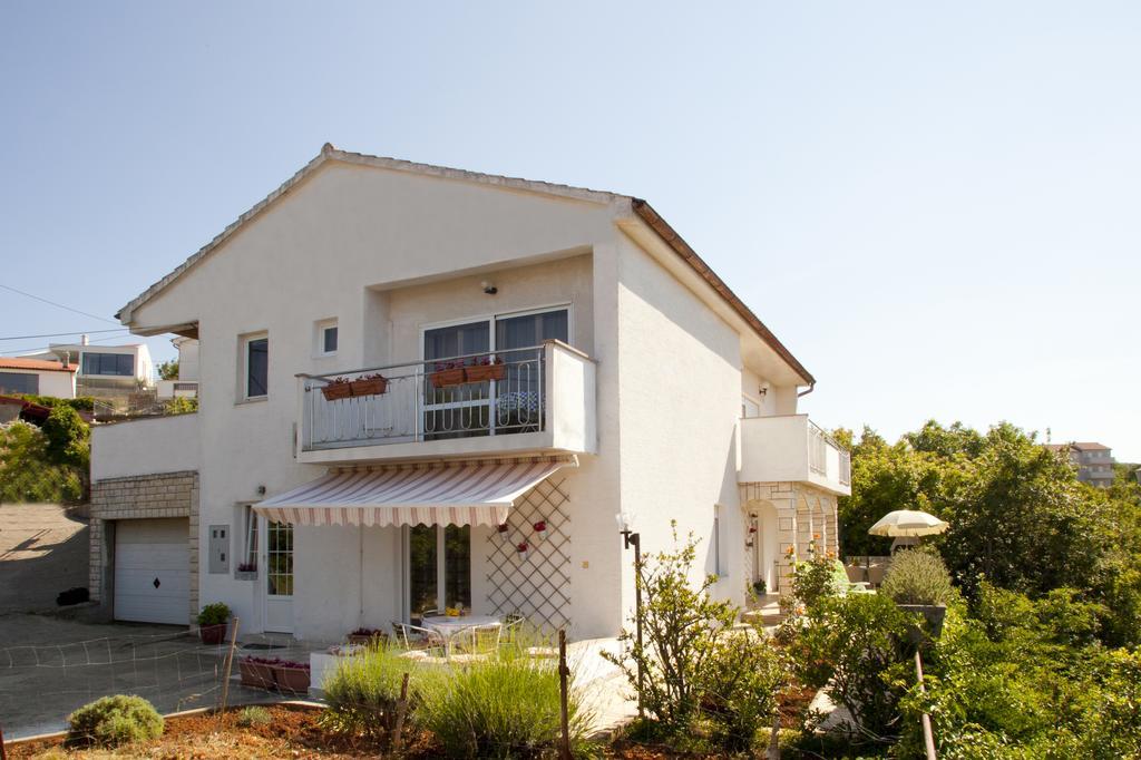 Apartments Marija Vrbnik Ngoại thất bức ảnh
